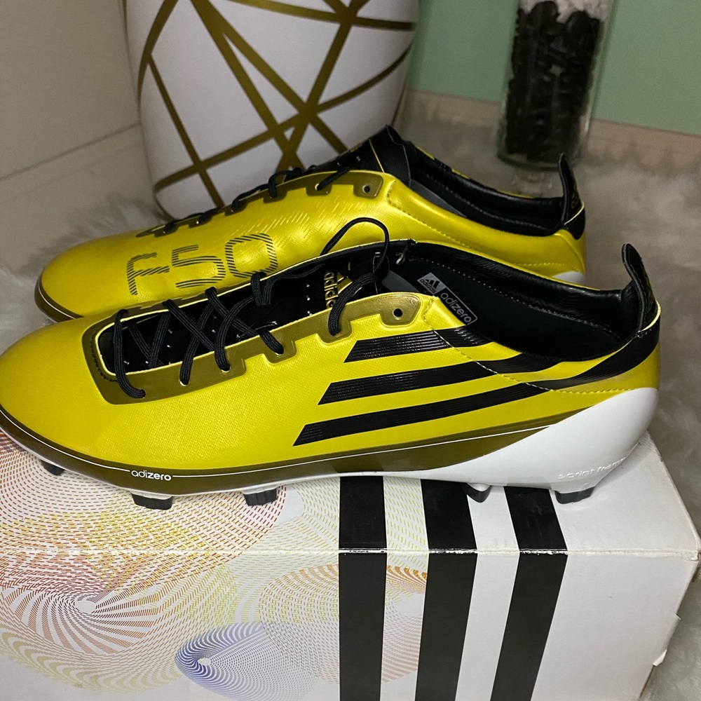 ✨BRAND NEW Metallic Gold Adidas Cleats✨